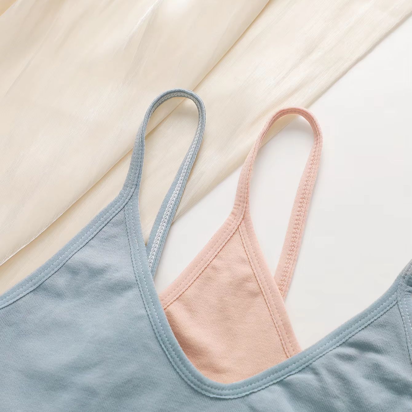 Kadınlar için dikişsiz, balens - Bralette Wireless Soft incelemesi ve fiyatı